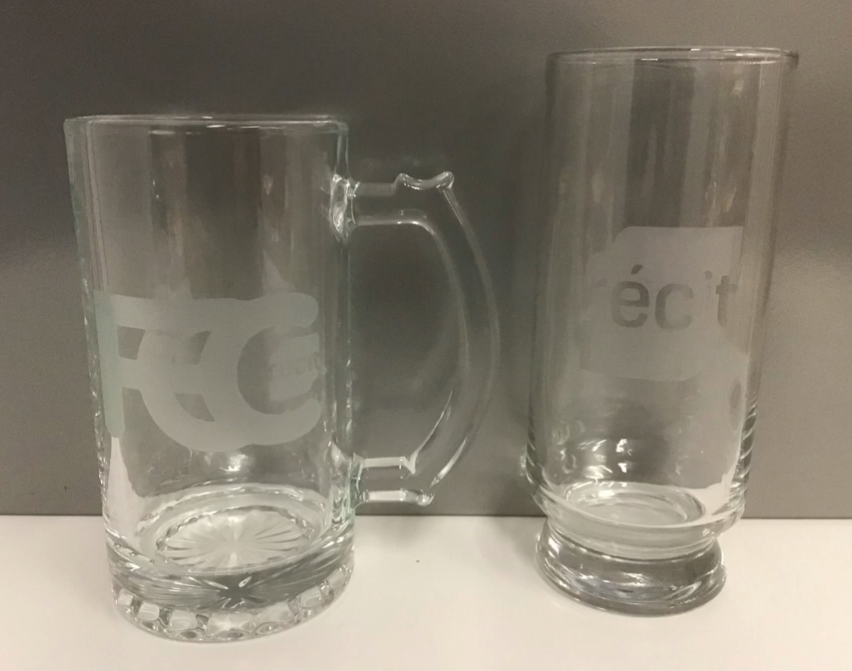 image de verres avec de la gravure